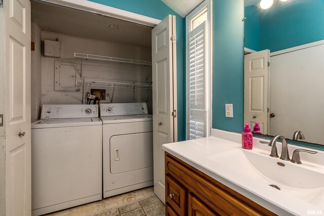 2112 Herbert St, Murphysboro, IL 62966 - laundry area featuring washer and clothes dryer and electric panel