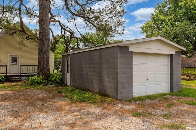 2112 Herbert St, Murphysboro, IL 62966 - view of detached garage