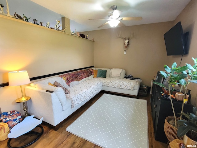 7324 State Route 161st Ext, Iuka, IL 62849 - living area with wood finished floors and ceiling fan