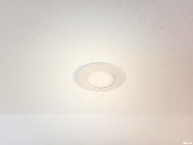 7324 State Route 161st Ext, Iuka, IL 62849 - detailed view of a smoke detector