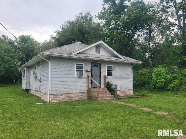 301 N Stotlar St, Benton, IL 62812 - bungalow-style house featuring a front yard and entry steps