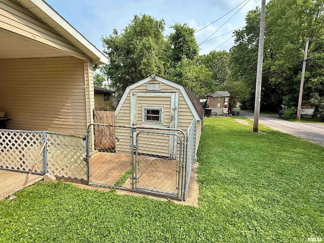 2000 Simmons St, Metropolis, IL 62960 - view of shed featuring a gate