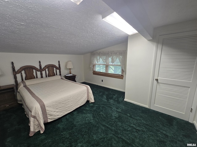 2998 Massac Creek Rd, Metropolis, IL 62960 - bedroom with carpet floors, lofted ceiling, and a textured ceiling