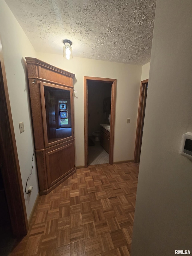 2998 Massac Creek Rd, Metropolis, IL 62960 - hallway featuring a textured ceiling