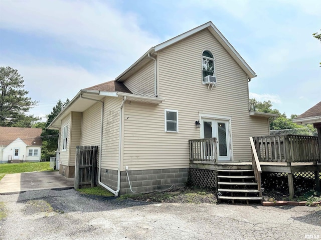 211 E Cross St, Dongola, IL 62926 - back of property with a wooden deck