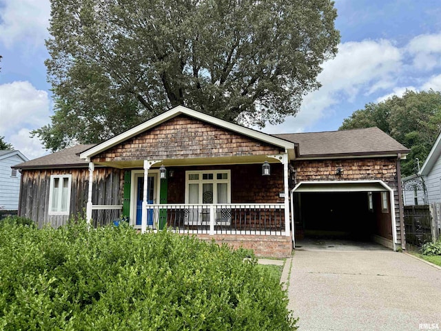 2016 Greenview St, Metropolis, IL 62960 - view of front facade featuring an attached garage, driveway, and a porch