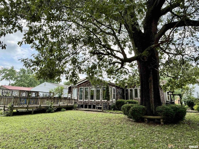 2016 Greenview St, Metropolis, IL 62960 - back of house with a deck and a lawn
