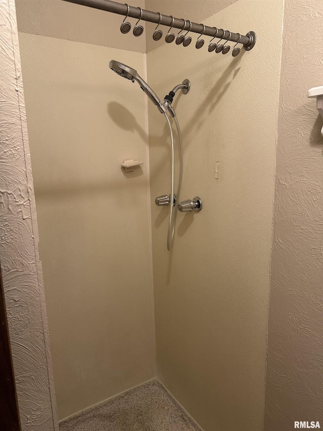 705 Terrace Dr, Duquoin, IL 62832 - detailed view of a shower and carpet