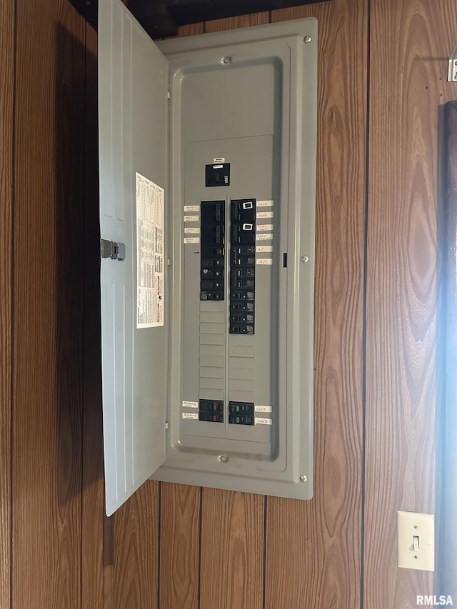 705 Terrace Dr, Duquoin, IL 62832 - utilities featuring electric panel