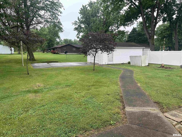 705 Terrace Dr, Duquoin, IL 62832 - view of yard