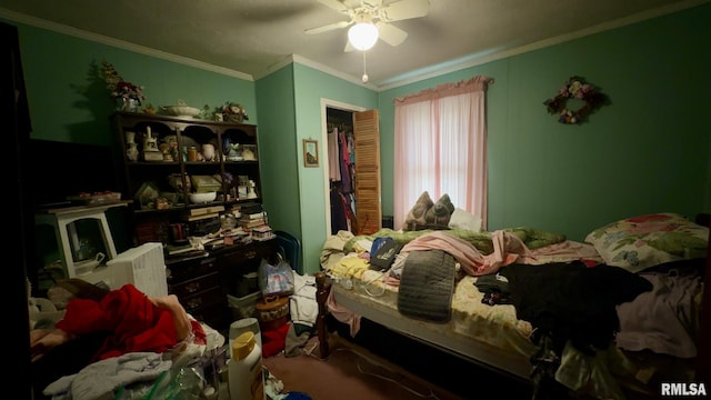 11218 Old Lake Rd, Benton, IL 62812 - bedroom featuring crown molding, ceiling fan, and a closet