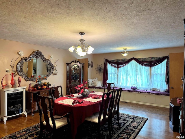 1011 W Goodall St, Marion, IL 62959 - dining area featuring a textured ceiling, a chandelier, and wood finished floors