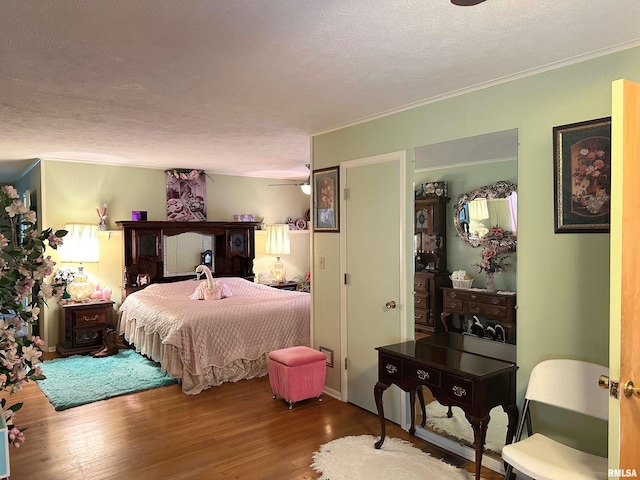 1011 W Goodall St, Marion, IL 62959 - bedroom with wood finished floors, a textured ceiling, and crown molding