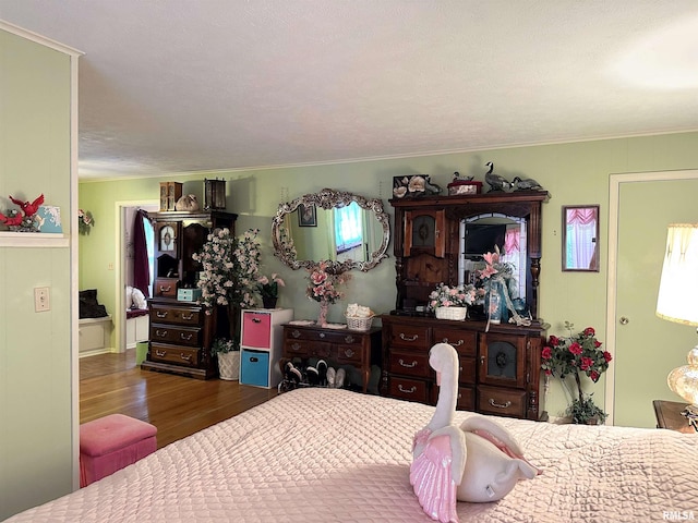 1011 W Goodall St, Marion, IL 62959 - bedroom featuring wood finished floors and crown molding