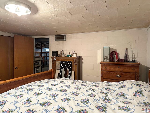 1011 W Goodall St, Marion, IL 62959 - bedroom featuring concrete block wall