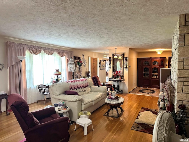 1011 W Goodall St, Marion, IL 62959 - living area with a textured ceiling and wood finished floors