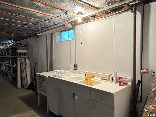 1011 W Goodall St, Marion, IL 62959 - basement with a sink