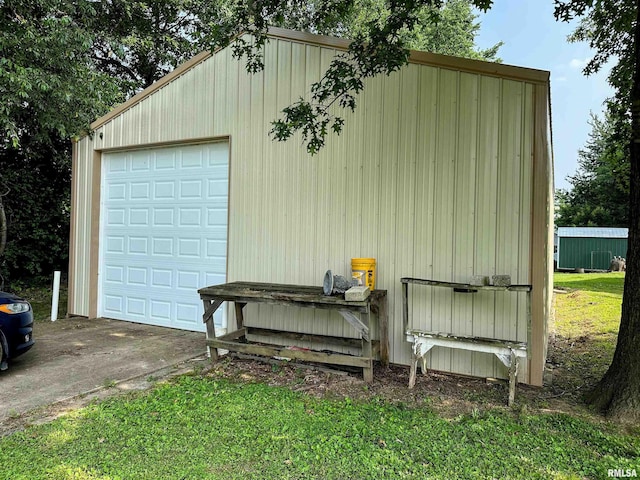 1011 W Goodall St, Marion, IL 62959 - detached garage with concrete driveway