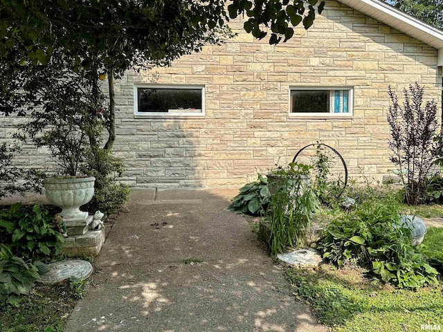 1011 W Goodall St, Marion, IL 62959 - view of side of home with stone siding
