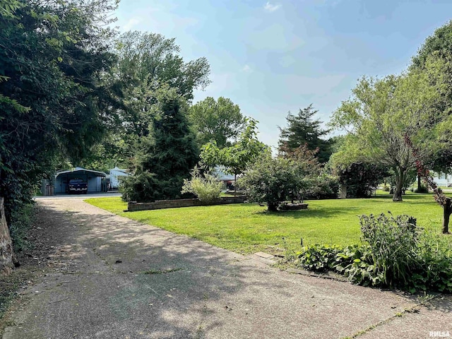 1011 W Goodall St, Marion, IL 62959 - view of asphalt driveway