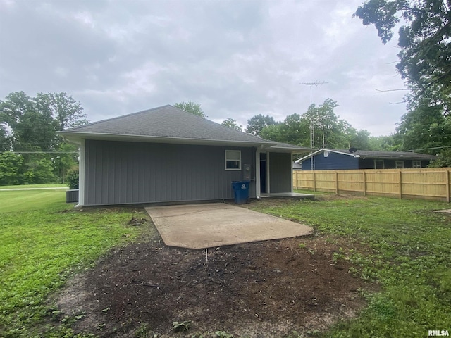421 N 10th St, Benton, IL 62812 - rear view of property with a patio