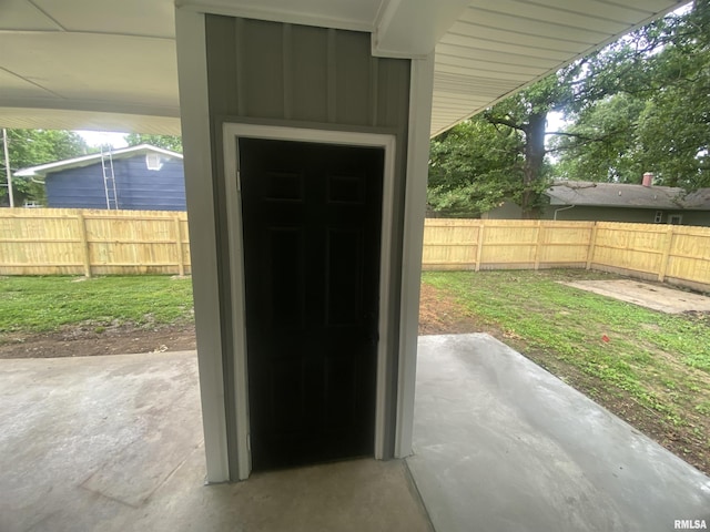 421 N 10th St, Benton, IL 62812 - view of outdoor structure with a fenced backyard