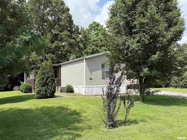 113 E 21st St, Metropolis, IL 62960 - view of side of home featuring a lawn