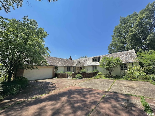 355 N Lakeview Dr, Salem, IL 62881 - photo 1