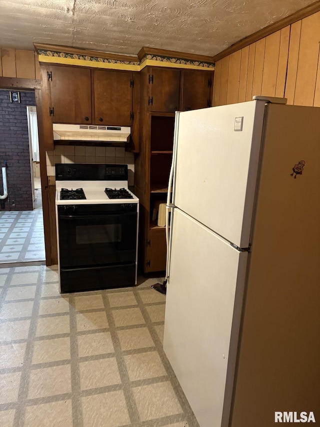 1606 W Faust St, Marion, IL 62959 - kitchen featuring freestanding refrigerator, gas range oven, and under cabinet range hood