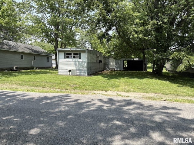 1606 W Faust St, Marion, IL 62959 - view of front facade featuring a front lawn, an outbuilding, and cooling unit