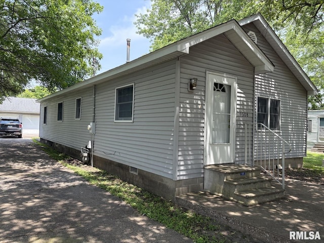 1606 W Faust St, Marion, IL 62959 - view of front of home with crawl space and an outbuilding