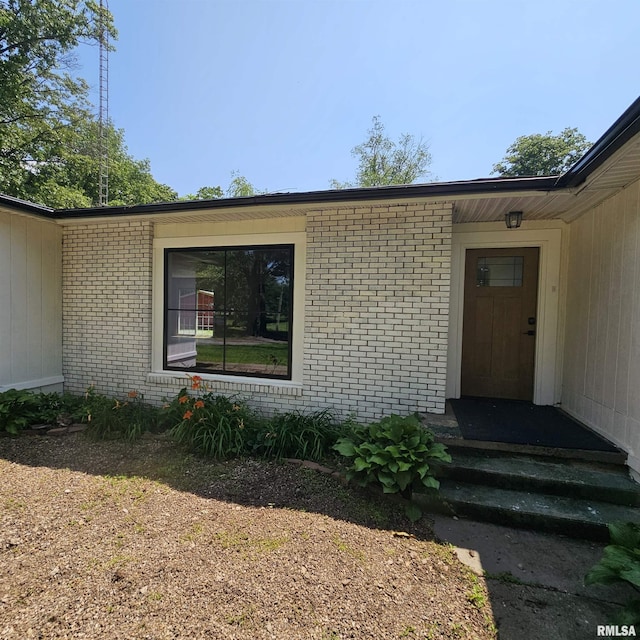 15074 N Mccauley Ln, Mount Vernon, IL 62864 - view of exterior entry with brick siding
