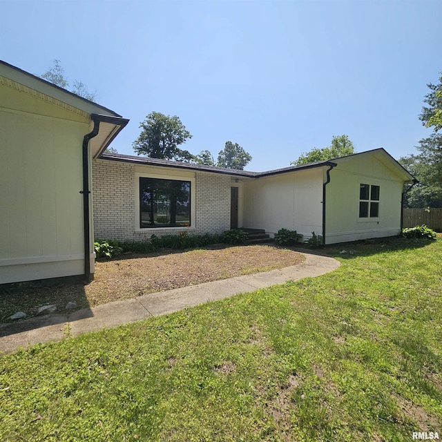 15074 N Mccauley Ln, Mount Vernon, IL 62864 - view of front of house