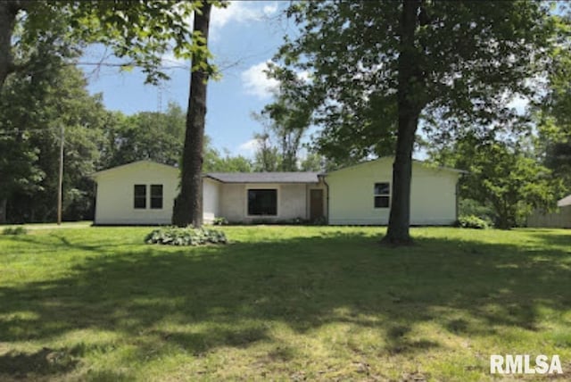 15074 N Mccauley Ln, Mount Vernon, IL 62864 - rear view of house with a yard