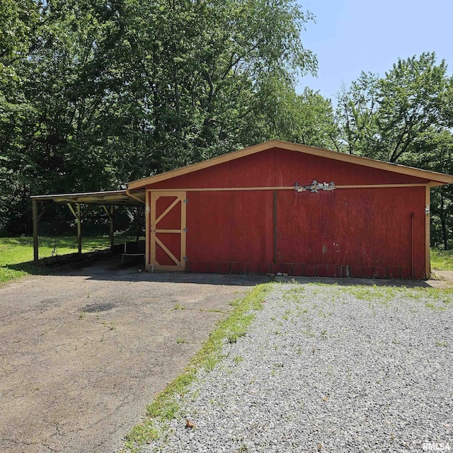 15074 N Mccauley Ln, Mount Vernon, IL 62864 - view of pole building with a carport and asphalt driveway