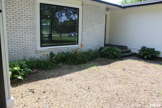 15074 N Mccauley Ln, Mount Vernon, IL 62864 - entrance to property featuring brick siding