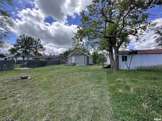329 N Broadway Ave, Goreville, IL 62939 - view of yard with an outbuilding