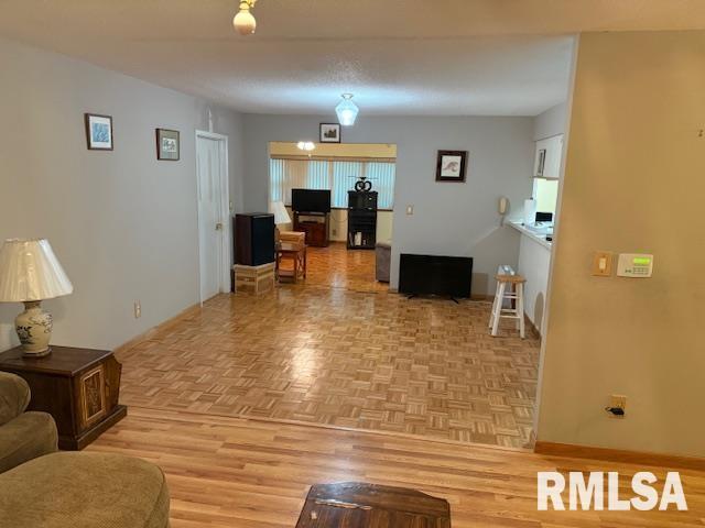 1700 W Taylor Dr, Carbondale, IL 62901 - living room featuring baseboards