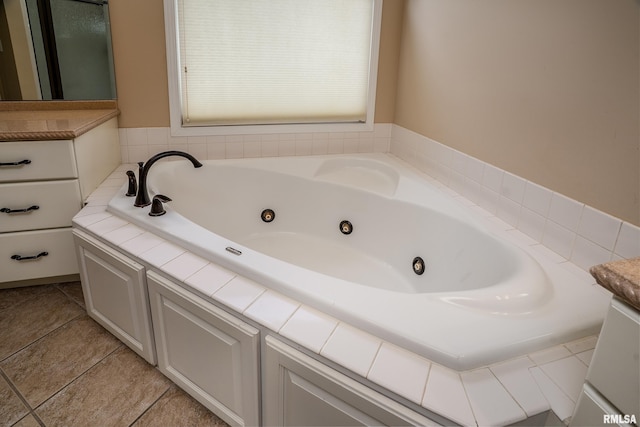 1803 N Dawn Dr, Marion, IL 62959 - bathroom with a whirlpool tub