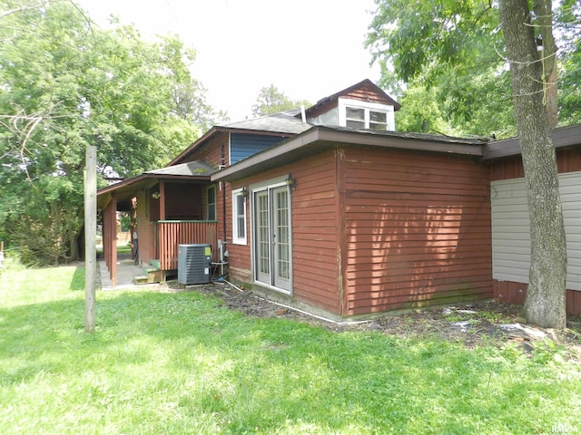 4370 Buncombe Rd, Vienna, IL 62995 - view of side of home with a central AC unit and a lawn