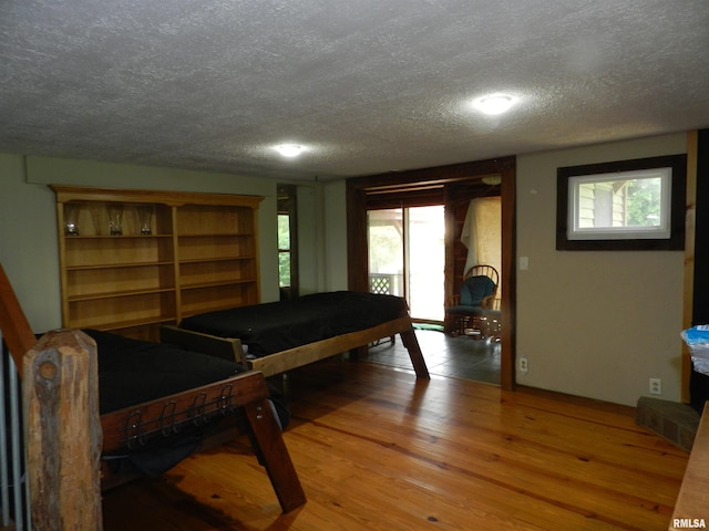 4370 Buncombe Rd, Vienna, IL 62995 - recreation room featuring a textured ceiling and light wood-style flooring