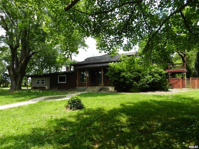 4370 Buncombe Rd, Vienna, IL 62995 - single story home featuring a front yard