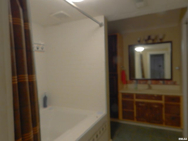 4370 Buncombe Rd, Vienna, IL 62995 - full bath featuring vanity