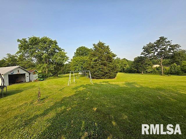 18802 E Fairfield Rd, Mount Vernon, IL 62864 - view of grassy yard