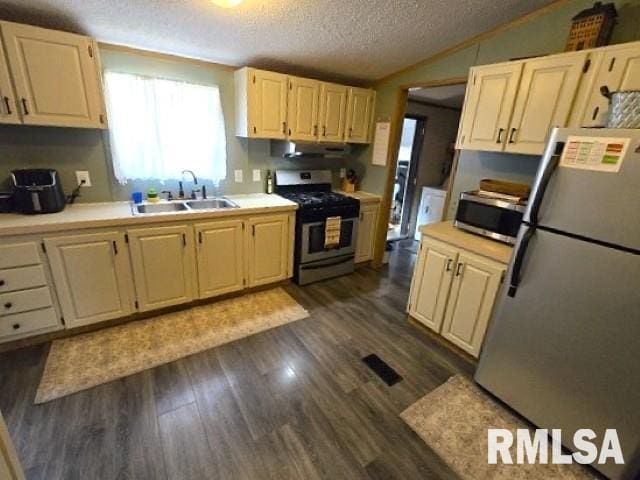 18802 E Fairfield Rd, Mount Vernon, IL 62864 - kitchen featuring appliances with stainless steel finishes, light countertops, a textured ceiling, lofted ceiling, and dark wood finished floors