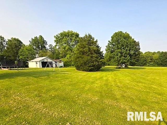 18802 E Fairfield Rd, Mount Vernon, IL 62864 - view of green lawn