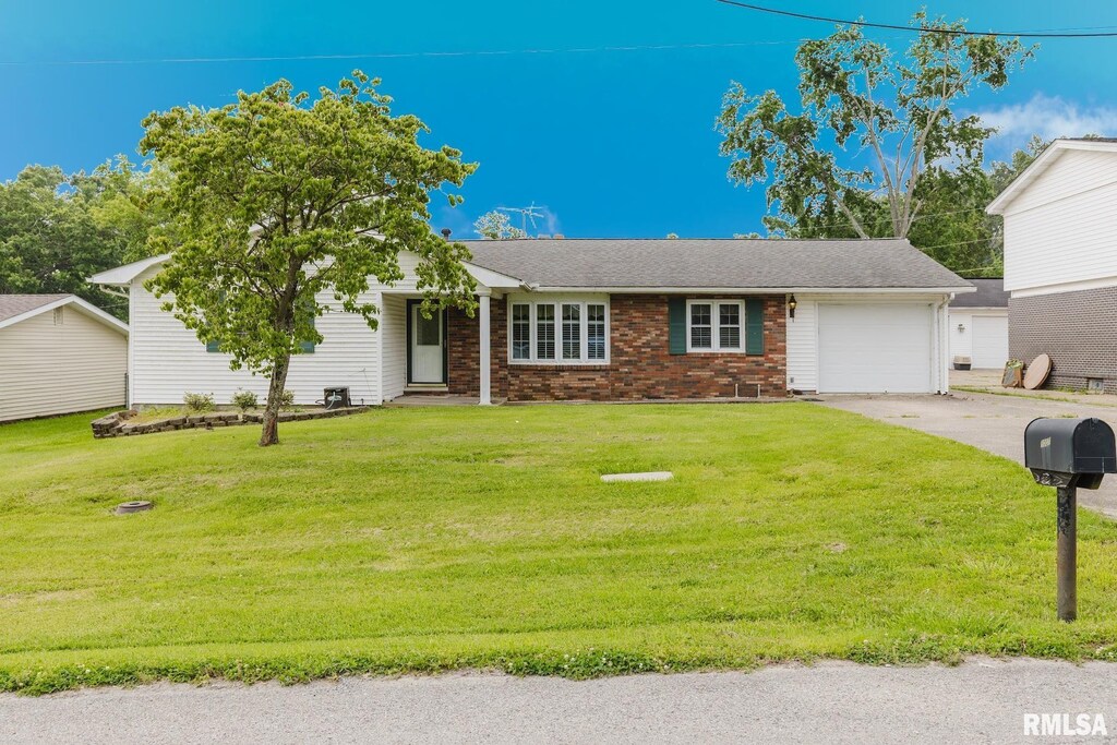 1007 Mchaney Rd, Harrisburg, IL 62946 - photo 1