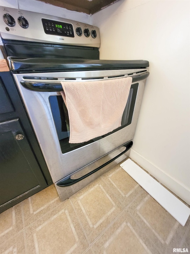 511 W 4th St, Flora, IL 62839 - kitchen view of stainless steel electric stove