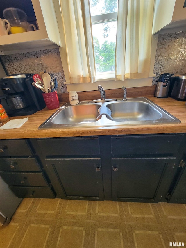 511 W 4th St, Flora, IL 62839 - kitchen featuring a sink and dark cabinets