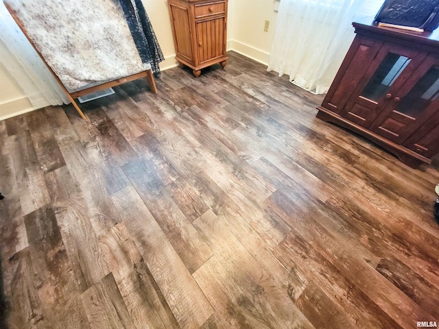 511 W 4th St, Flora, IL 62839 - detailed view of wood finished floors and baseboards